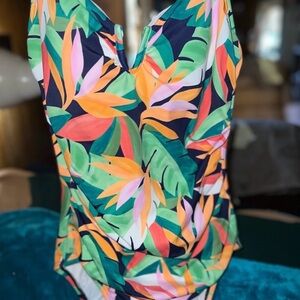TIME AND TRUE LADIES  SWIMSUIT SIZE M 8-10